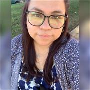 Profesora de apoyo escolar especializado en clases para niños de forma presencial